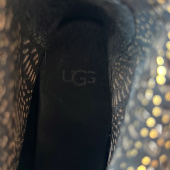 New UGG black booties with wool inside! Size 6.5 - Picture 3 of 13